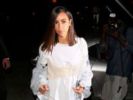 Kim Kardashian w zwiewnej białej sukience